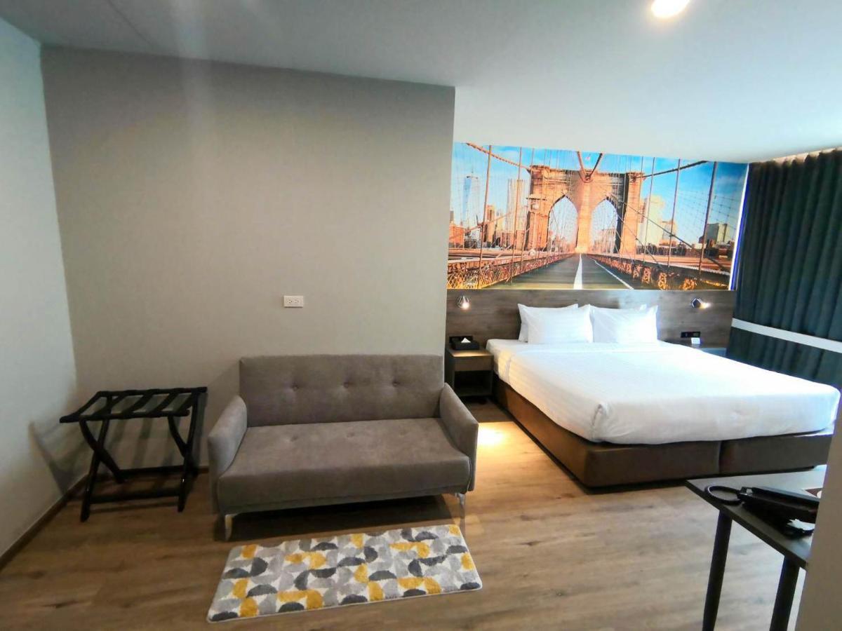 Manhattan Hotel בנגקוק מראה חיצוני תמונה