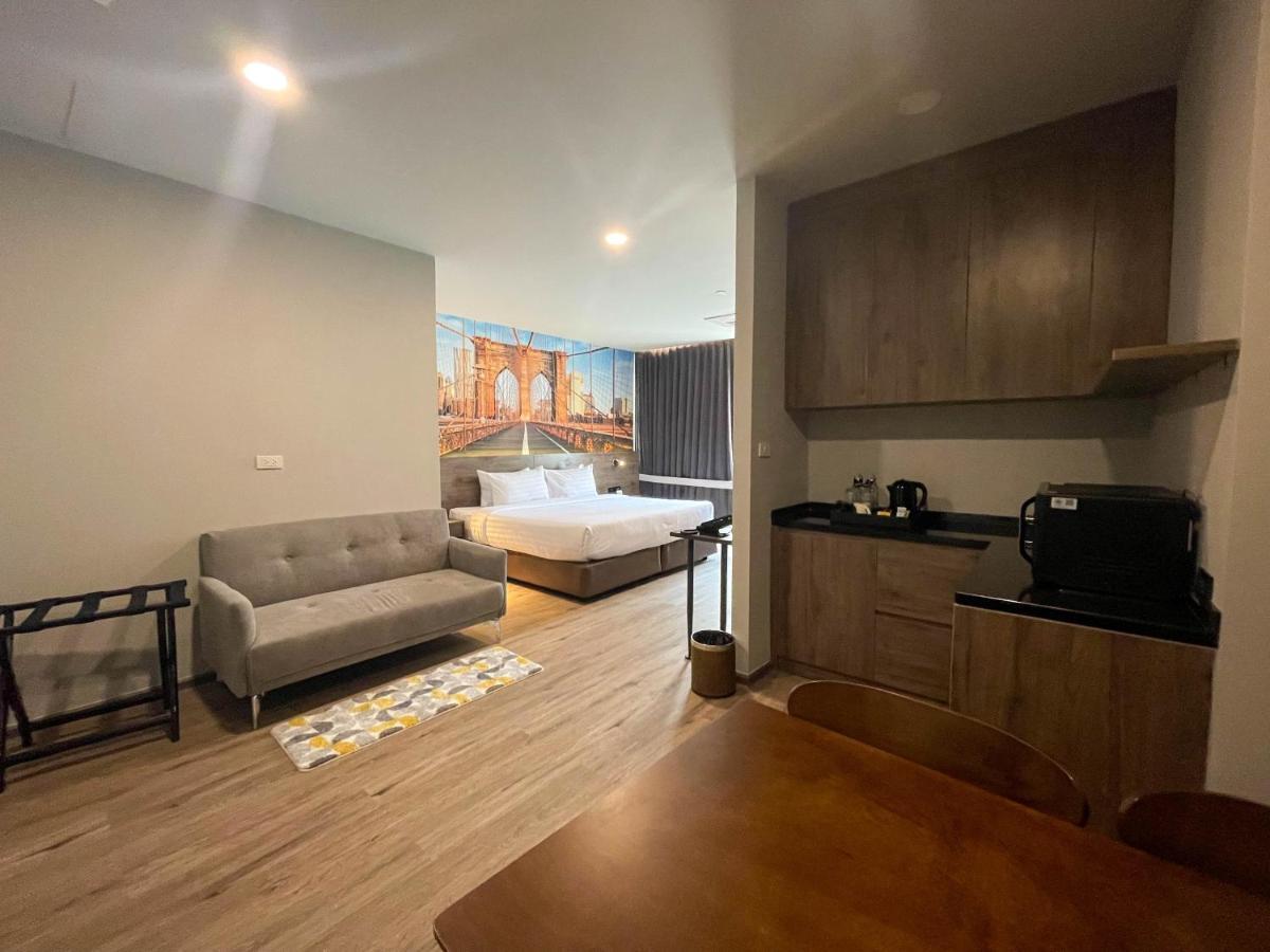Manhattan Hotel בנגקוק מראה חיצוני תמונה